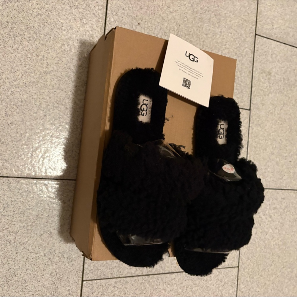UGG Black Fuzzy Maxi Curly Scuffetta - Picture 7 of 7